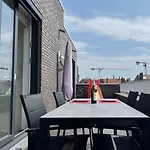 With Beautiful View, Private Parking And Two Large Terraces Apartamento Ostende