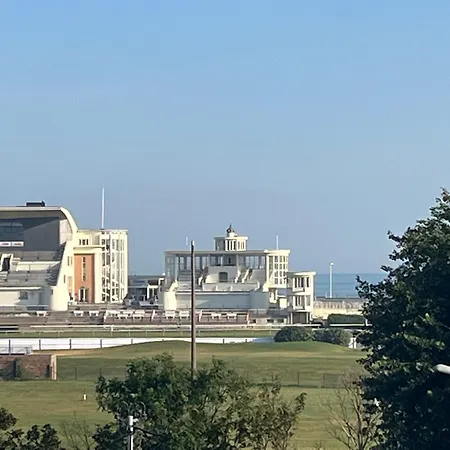 Appartement With Beautiful View, Private Parking And Two Large Terraces Oostende