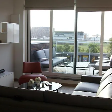 With Beautiful View, Private Parking And Two Large Terraces Appartement *