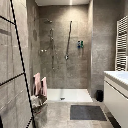 With Beautiful View, Private Parking And Two Large Terraces Apartament Ostenda