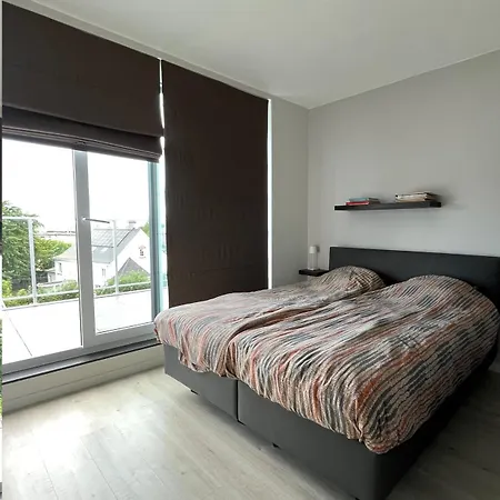 With Beautiful View, Private Parking And Two Large Terraces Οστένδη