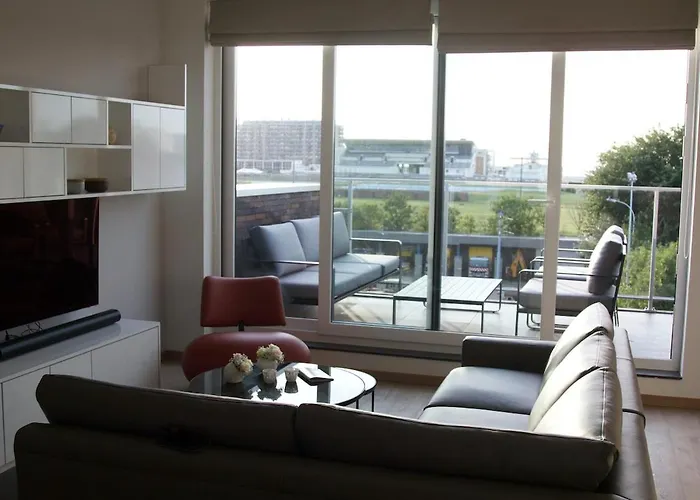 With Beautiful View, Private Parking And Two Large Terraces Appartement *