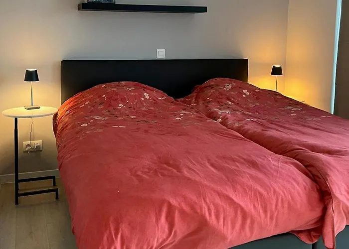 With Beautiful View, Private Parking And Two Large Terraces Apartment *