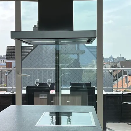 Appartamento With Beautiful View, Private Parking And Two Large Terraces Ostenda